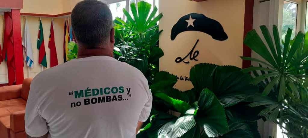 MINSAPCuba's tweet photo. 🇨🇺⚕️🌏A 42 años de creada, la Unidad Central de Cooperación Médica continúa ratificando que un mundo mejor es posible.
Desde su fundación coordina y acompaña a colaboradores que escriben cada día historias de solidaridad, humanismo y enaltecen a la Salud Pública��🇺.
#CubaPorLaVida https://t.co/Sh9X6UWb6l
