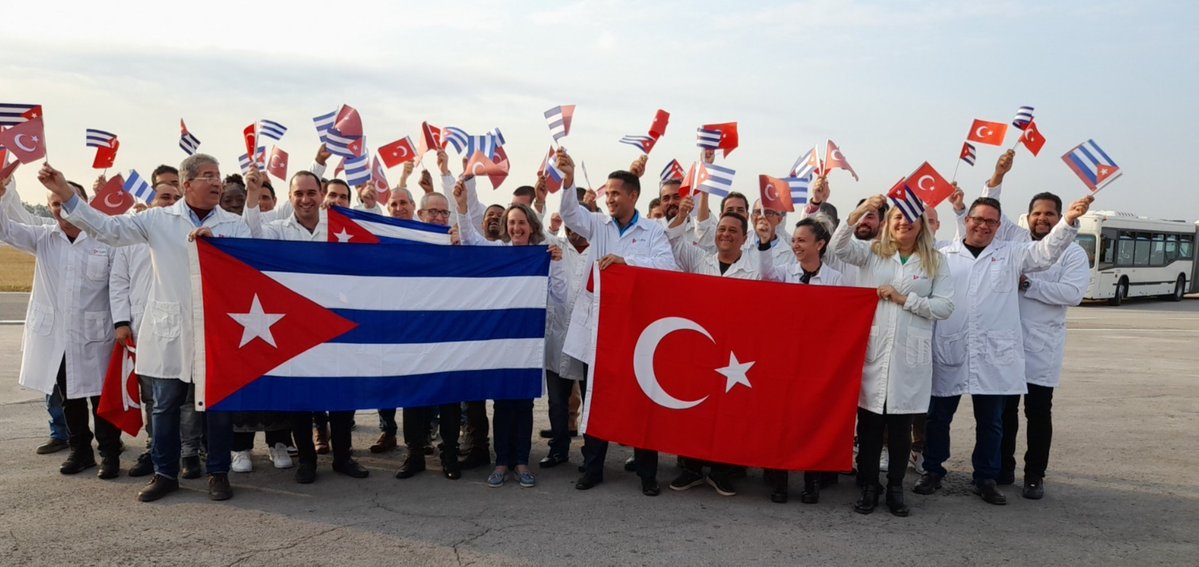 MINSAPCuba's tweet photo. 🇨🇺⚕️🌏A 42 años de creada, la Unidad Central de Cooperación Médica continúa ratificando que un mundo mejor es posible.
Desde su fundación coordina y acompaña a colaboradores que escriben cada día historias de solidaridad, humanismo y enaltecen a la Salud Pública��🇺.
#CubaPorLaVida https://t.co/Sh9X6UWb6l