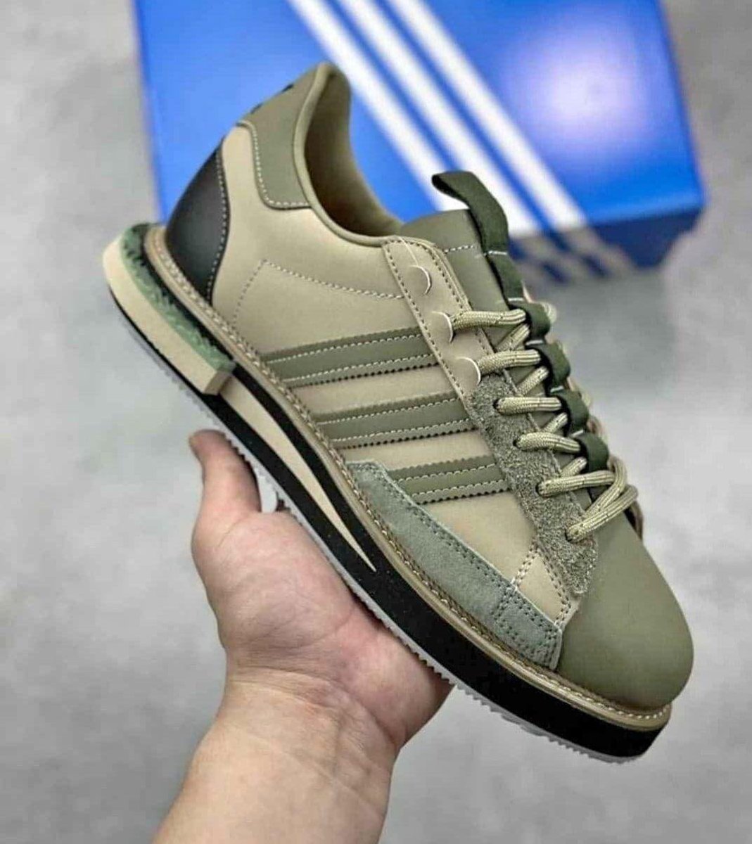 SneakersTshirts's tweet photo. I sell sneakers for a living https://t.co/XpqSveSjht https://t.co/ctwH2jALvQ