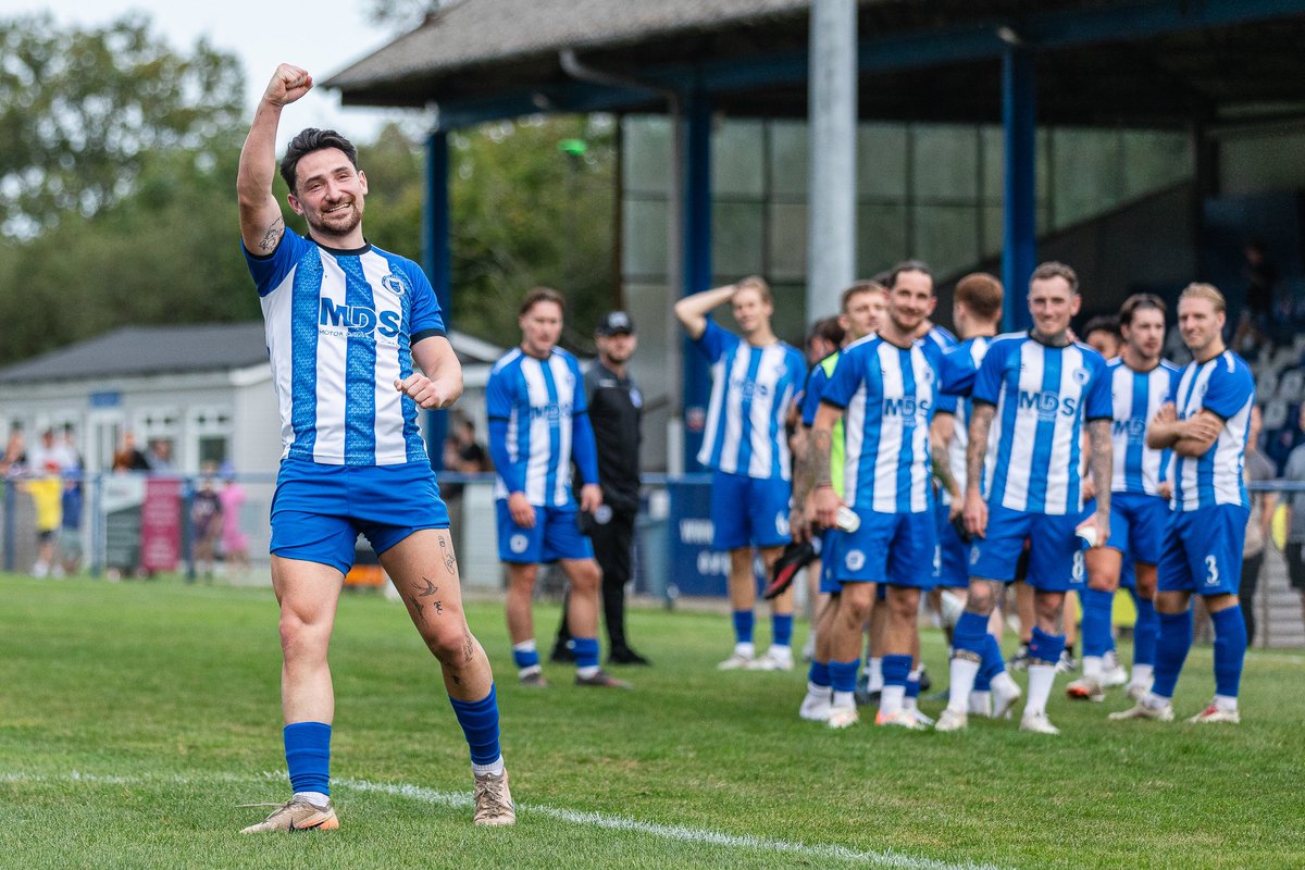 HHTFC's tweet photo. @LukasJones97 with the first half hattrick and @harryshooman with a second half strike to make it 4-0 against @Midhurst_FC in the SCFL.
#HHTFC https://t.co/TXsFu2M1nZ