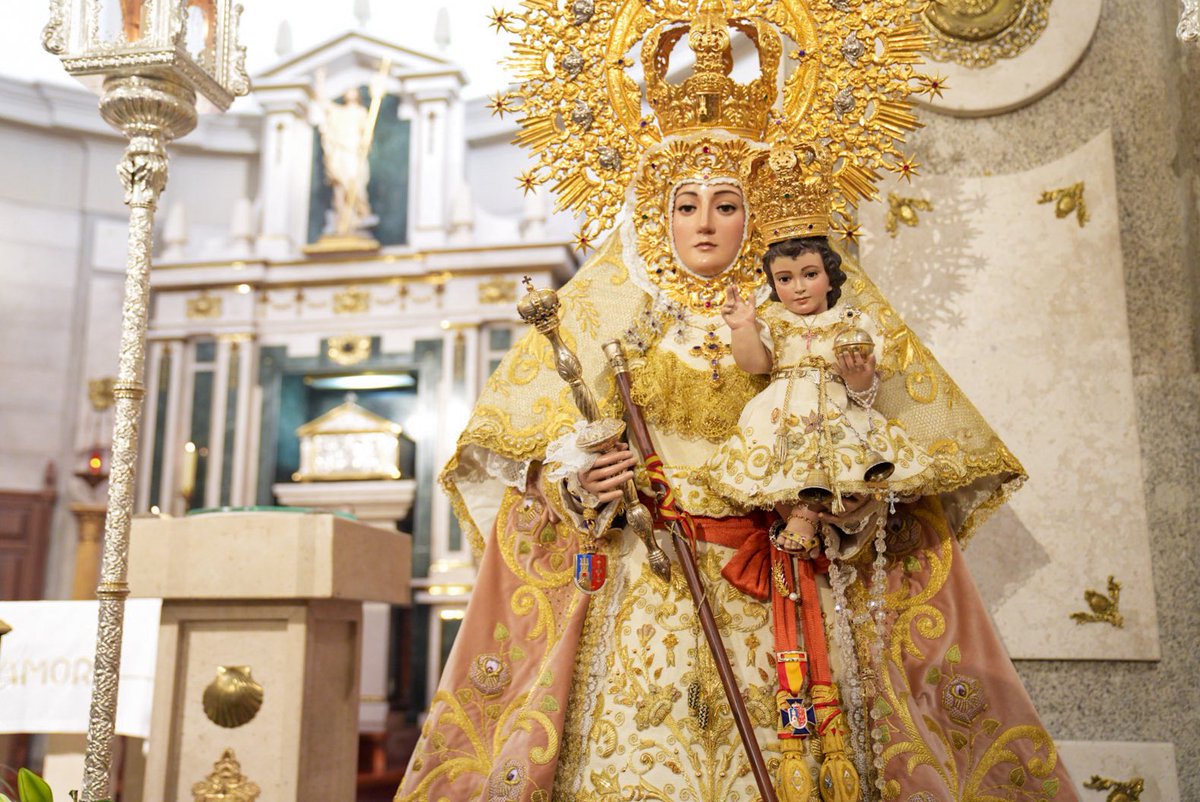 PalomaTejero_'s tweet photo. Fe, tradición y emoción con la Patrona y Madre de Pozuelo de Alarcón luciendo la merecida medalla de la villa que nuestro Ayuntamiento concedió a su congregación https://t.co/Xq90UMlH9V