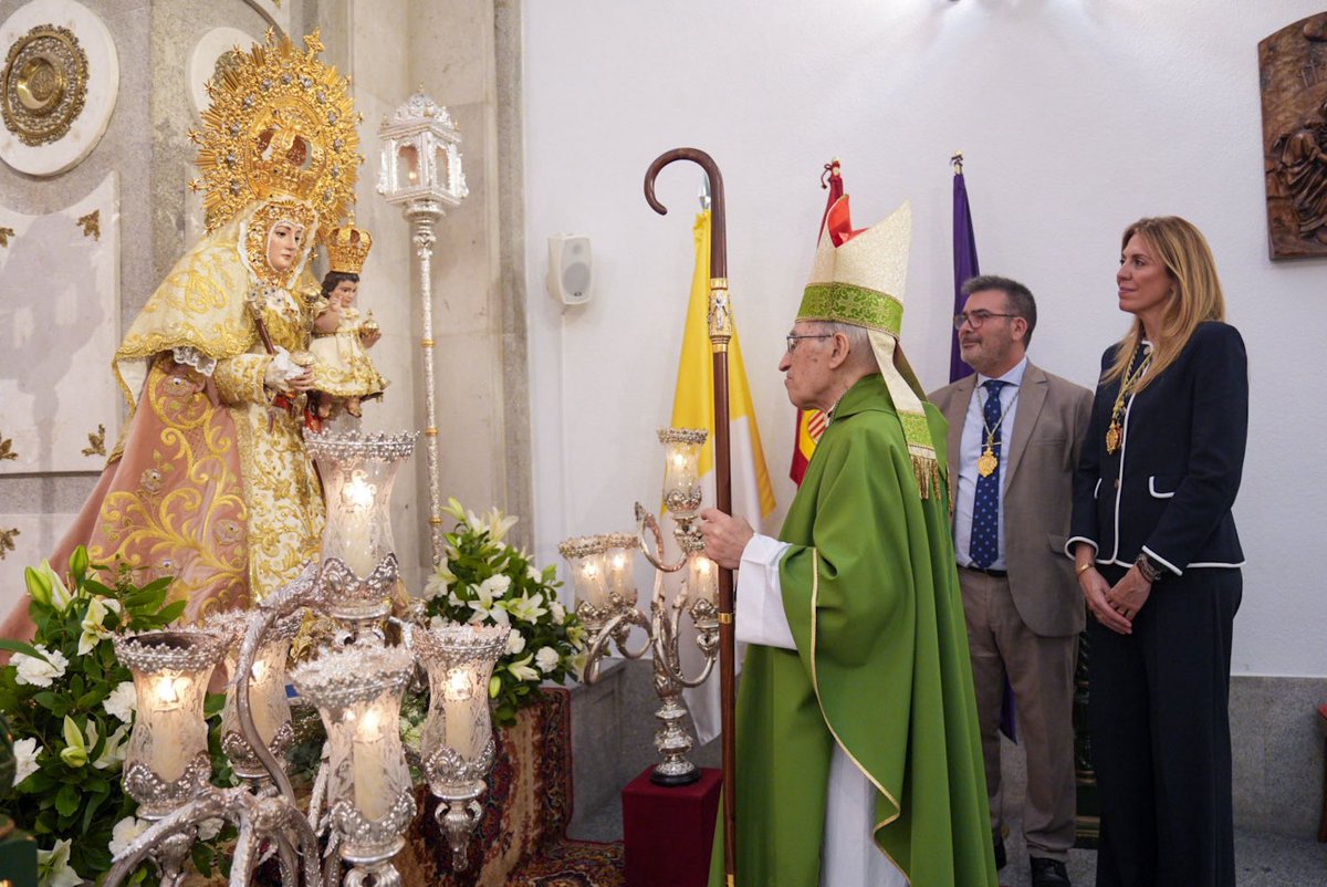 PalomaTejero_'s tweet photo. Fe, tradición y emoción con la Patrona y Madre de Pozuelo de Alarcón luciendo la merecida medalla de la villa que nuestro Ayuntamiento concedió a su congregación https://t.co/Xq90UMlH9V