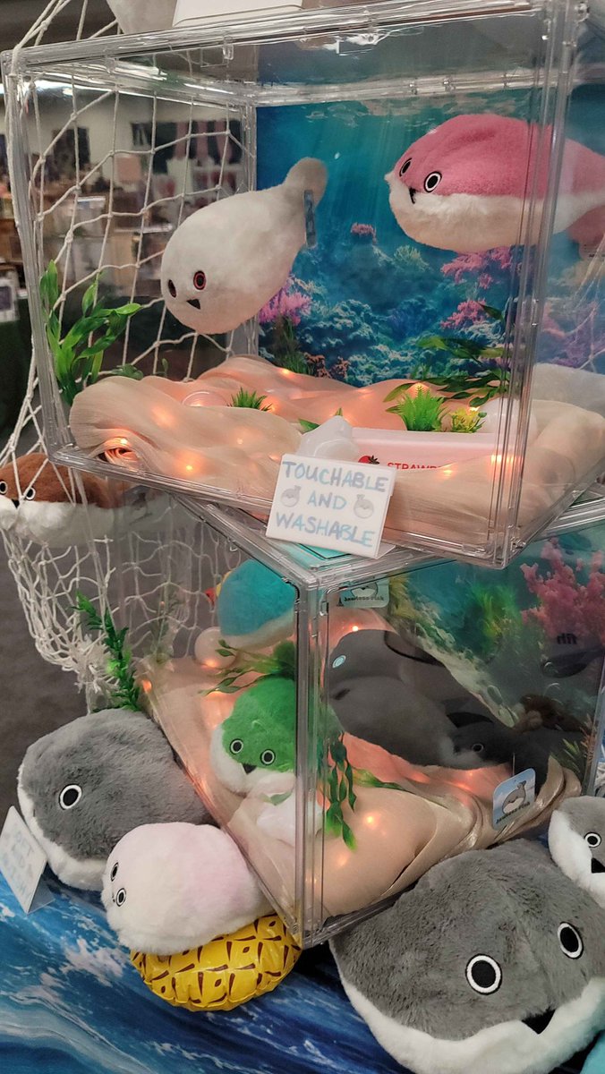jawless_fish's tweet photo. DAY 2 AT UwU CON!
The frembs are still having a blast! β€οΈ
Which Sacabambaspis would you adopt?
Come find us at Booth B108 if youβre at the con!
#UwUCon #Sacabambaspis #JawlessFish https://t.co/DY4uTKLG47