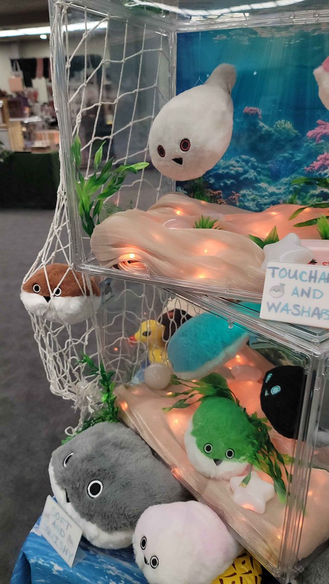 jawless_fish's tweet photo. DAY 2 AT UwU CON!
The frembs are still having a blast! β€οΈ
Which Sacabambaspis would you adopt?
Come find us at Booth B108 if youβre at the con!
#UwUCon #Sacabambaspis #JawlessFish https://t.co/DY4uTKLG47