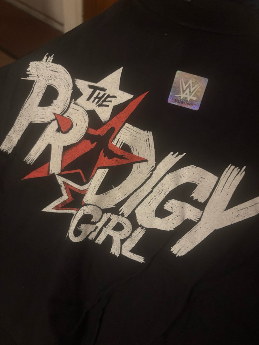 _xMatty's tweet photo. My brand new Roxanne shirt just arrived in time to see The Prodigy win the MITB 🙂‍↕️🖤

#RoxyInTheBank https://t.co/WR6ABhTFq7