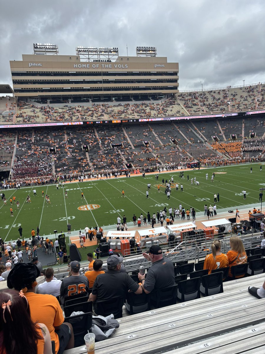 milesljohnson's tweet photo. Neyland stadium, I am inside you. #dontletmedownauburn https://t.co/vQpqVthmF0
