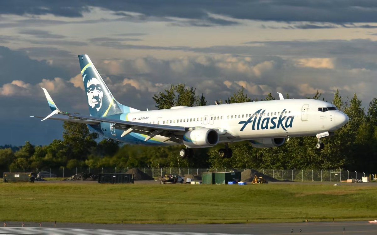 n194at's tweet photo. Alaska Airlines 
Boeing 737-900ER N274AK
ANC/PANC Anchorage Intl Airport
June 22, 2026
Photo credit Austin Casper Wood
#AvGeek #Aviation #Airlines #AvGeeks #Boeing #B737 #AlaskaAirlines #ANC #Anchorage #Alaska @ANCairport @AlaskaAir 🇺🇸 https://t.co/eASIMUU5Ac