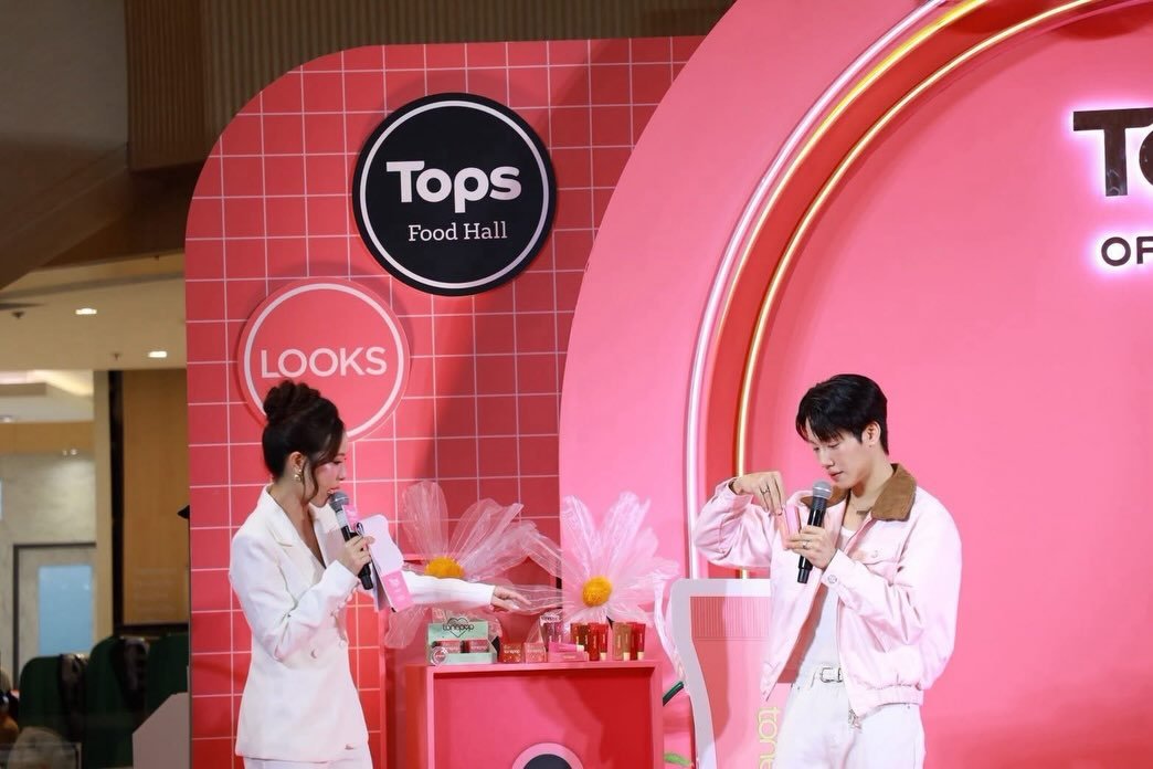 lukyimofWar's tweet photo. ✨️ Dermaze &amp; Tonepop X Tops of Beauty by LOOKS สัมภาษณ์ @warwanarat พี่วอร์เก่งมากก 💗✨️

IG: poopaenarat

#DermazeTonepopxWar
TOPS X LOOK TH X WAR
#warwanarat #หยิ่นวอร์ https://t.co/cLRHN3Jotv