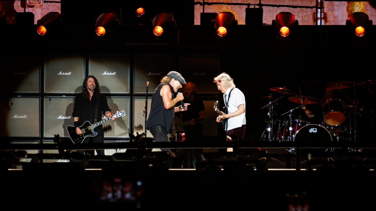 foofighters tweet picture