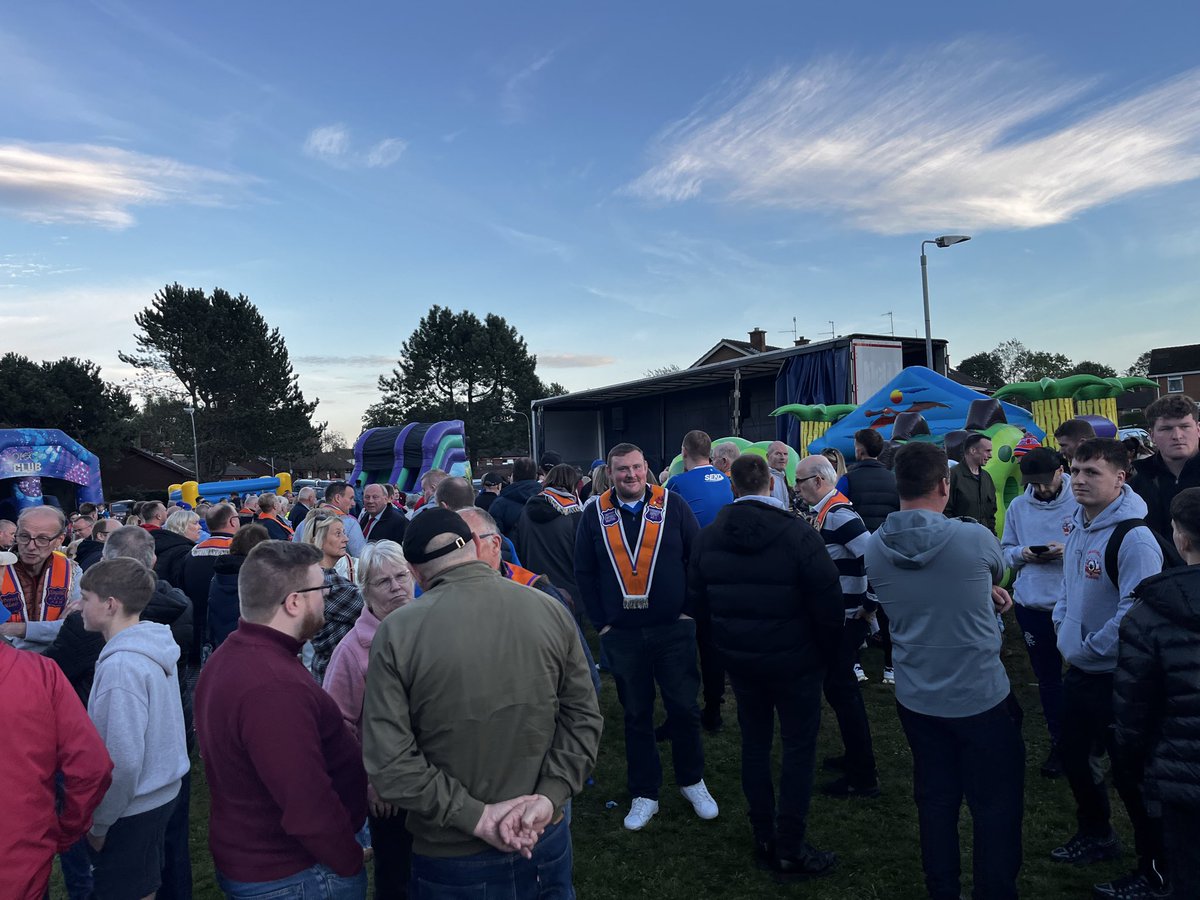 TVconormac's tweet photo. And a few pix from the later rally in support of Portadown District’s right to march https://t.co/9efHeChF44