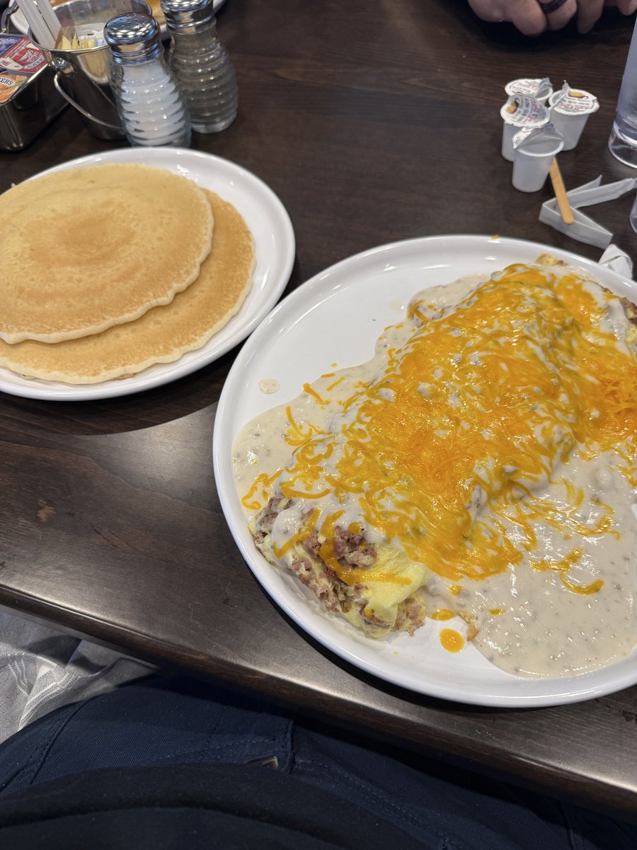 NicoleNikkiv93's tweet photo. @ShanaAgain It was delicious and was hungry enough that I made the food completely disappear https://t.co/Uo9KtVEIjb