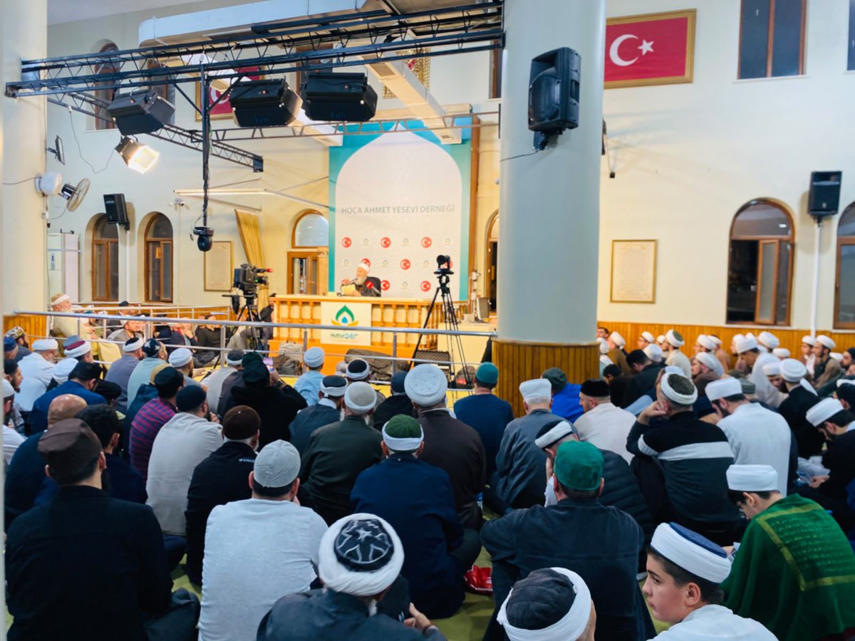 c_ahmethoca's tweet photo. Bursa Sohbeti, HAYDER Bursa Vakıf Külliyesi’nde devam ediyor.

Lâlegül TV, Lâlegül FM ve YouTube Kanalımızdan CANLI olarak takip edebilirsiniz. https://t.co/7MJOb9wmlw