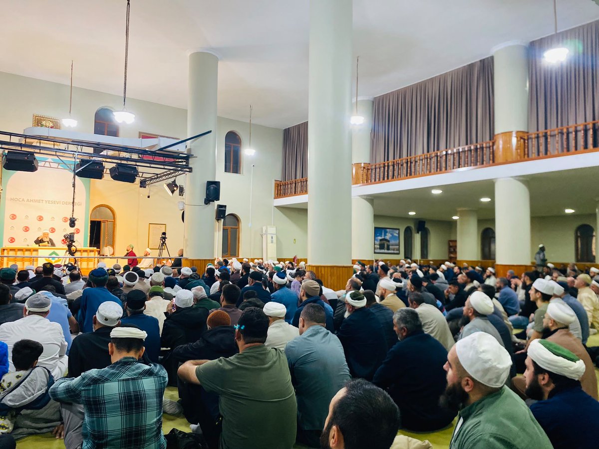 c_ahmethoca's tweet photo. Bursa Sohbeti, HAYDER Bursa Vakıf Külliyesi’nde devam ediyor.

Lâlegül TV, Lâlegül FM ve YouTube Kanalımızdan CANLI olarak takip edebilirsiniz. https://t.co/7MJOb9wmlw