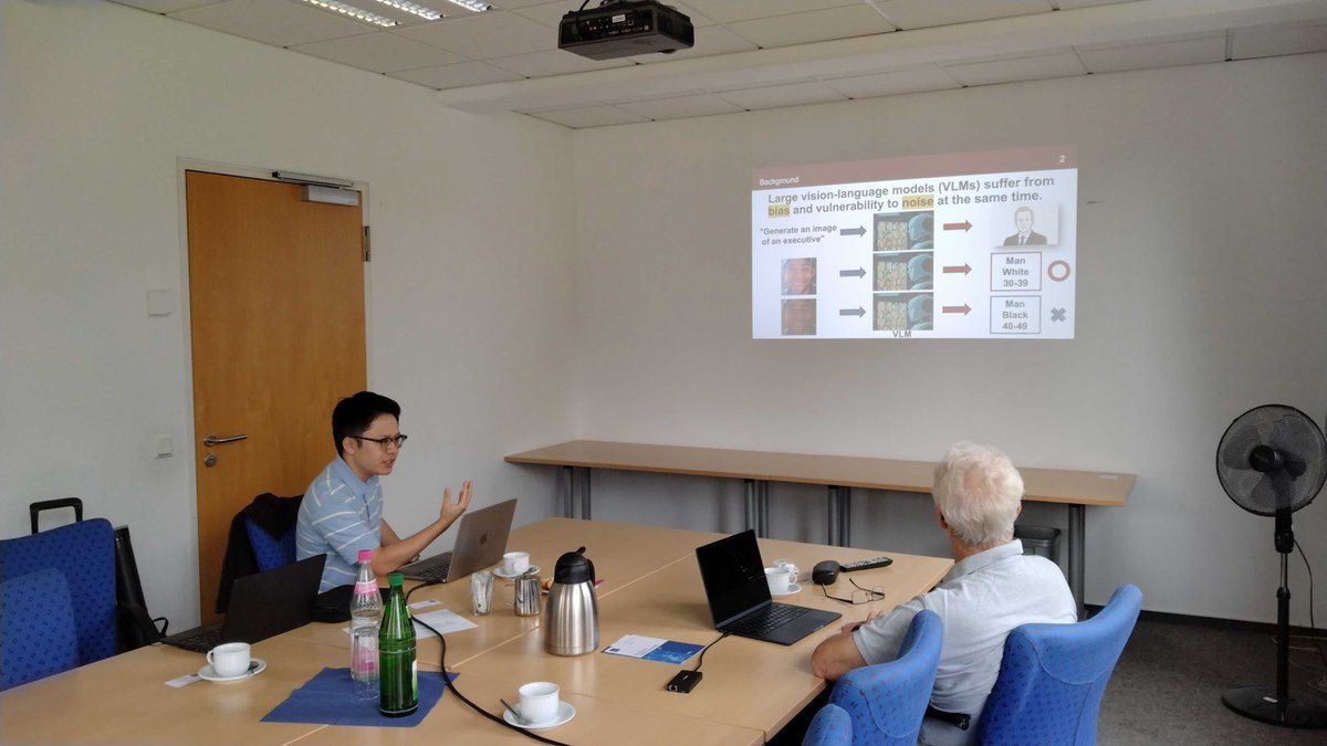 amu_Humano_Dev's tweet photo. ACM ICMI（Napoli,10/5〜10/9）前の
ドイツ。
・Saarland大学内にある、ドイツ人工知能研究センター（DFKI）にてSenior Prof. Dr. Gunter先生と研究ミーティング。
・Prof. Dr. Siegel先生と、Darmstadt専門大学を訪問・ドイツ統一記念日恒例のワイナリーのお祭り jazzwanderung へ参加。

ドイツ最高 https://t.co/ewp79WQDht