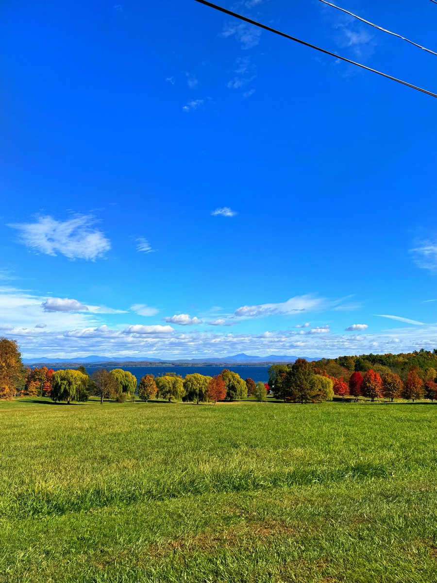 VisitAdks's tweet photo. The fall colors of Lake Champlain speak for themselves, showcasing its beauty in every season. 🍂

📍 Lake Champlain, NY @lakechamplainadk
📷  @rebeccaannvandemark

https://t.co/6HQJGrlU9Q https://t.co/UyyEZHXZvp