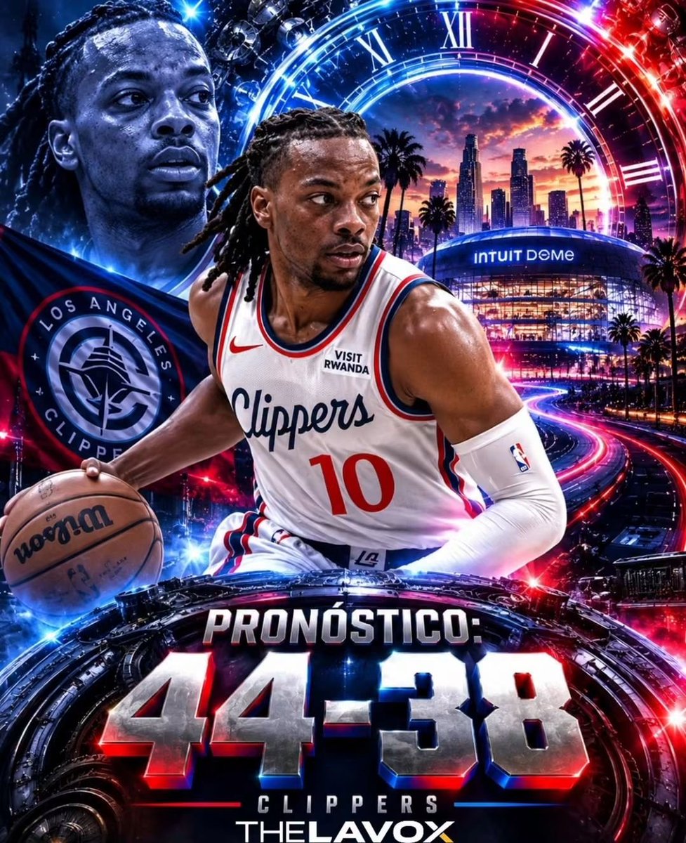 TheLaVox's tweet photo. Darius #Garland llegó a unos #Clippers que decidieron dinamitar su pasado antes de seguir envejeciendo dentro de él. James #Harden, Kawhi #Leonard e Ivica #Zubac ya no sostienen el proyecto; ahora Ty #Lue debe fabricar identidad alrededor de Darius #Garland, Brandon #Ingram y el novato Keaton #Wagler, acompañado por Max #Strus, Rui #Hachimura, Gradey #Dick, Bradley #Beal, Brook #Lopez, Kris #Dunn y Derrick #Jones. Hay talento, profundidad y muchas piezas nuevas intentando aprender el mismo idioma antes de que el Oeste cobre matrícula.

Aquí también soltamos 10,000 temporadas imaginarias sobre la mesa, sin cambios, rescates ni fantasías de mercado. El cálculo ponderó creación ofensiva, defensa, profundidad, edad, disponibilidad y competencia: nuestro escenario central deja a los #Clippers en 44-38 y séptimos del Oeste, obligados a atravesar el play-in para entrar a la fiesta grande. Pueden superar esa frontera; también pueden pagar caro el proceso de ensamblaje. Heráclito dejó la advertencia hace siglos: “lo único constante es el cambio”. En el Intuit Dome cambiaron casi todo; ahora falta demostrar que también cambió el destino.