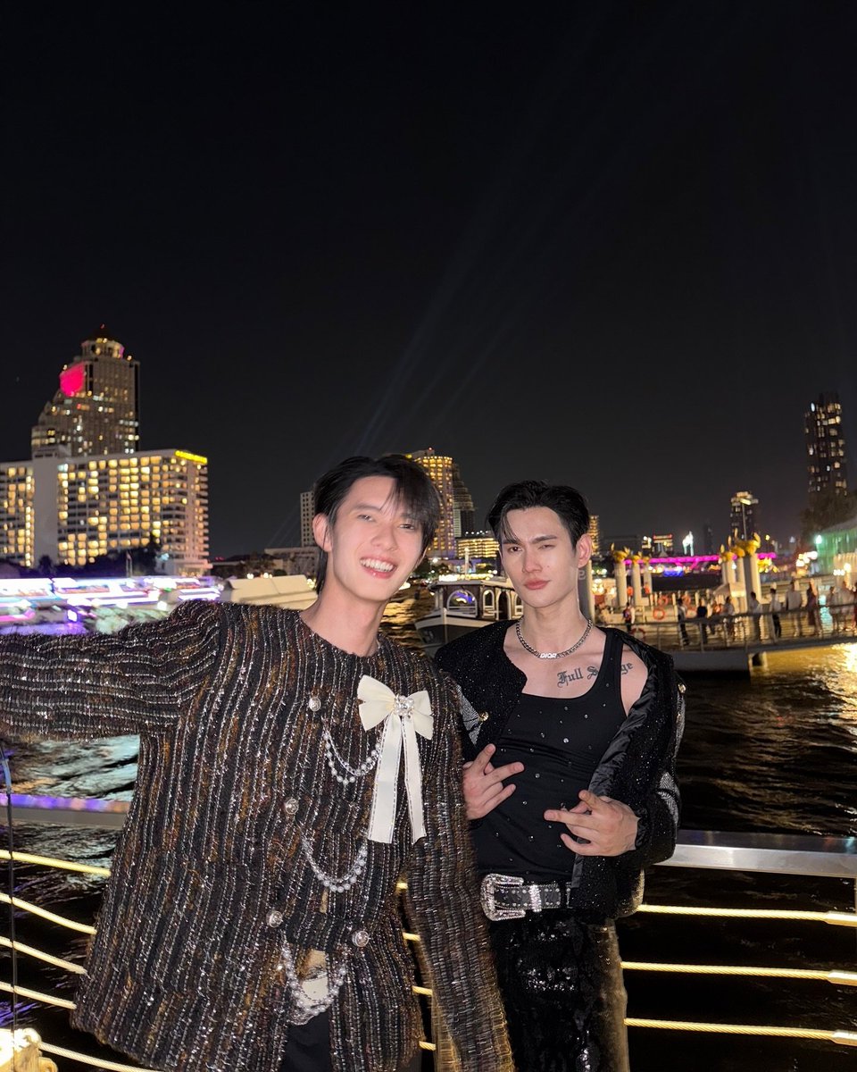 joycetian123697's tweet photo. #เคานต์ดาวน์ที่ไอคอนสยาม
#poohpavel #ppoohkt #pavelphoom

อยากเห็น พูห์พาเวล (#PoohPavel) บนเวทีเคานต์ดาวน์ที่ไอคอนสยามมากๆ ครับ! 🐶🐱✨🥳

ไอคอนสยามเป็นเคานต์ดาวน์แลนด์มาร์กที่ยิ่งใหญ่ที่สุดในไทยที่มีความทรงจำดีๆ ร่วมกับพูห์พาเวลเสมอมา ถ้าได้เห็นทั้งคู่มาร่วมสร้างความสดใสบนเวทีริมแม่น้ำเจ้าพระยา ท่ามกลางบรรยากาศการเฉลิมฉลองสุดอลังการและพลุข้ามปี 🎆🎆🎉✨ คงเป็นการเริ่มต้นปี 2027 ที่สมบูรณ์แบบและมีความหมายมากๆ ครับ🫶 🎆✨

 📷cr: pavelphooom IG