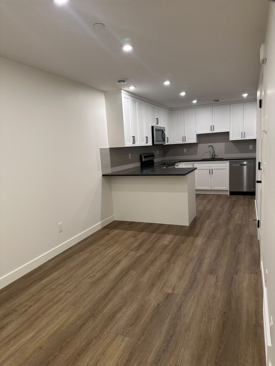 GideonToba's tweet photo. If you know anyone in Calgary looking to rent, some friends have these available:
- 1 bedroom basement suite in Glacier ridge NW
- 1 bedroom basement suite in Hotchkiss SE
- 3 bedrooms house in Hotchkiss SE
- 2bedrooms/2baths basement suite in Yorkville SW.
Happy to provide more details 👍🏾