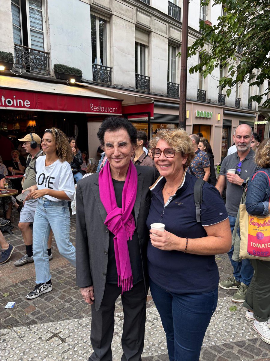 jack_lang's tweet photo. Fidèle parmi les fidèles de la Marche des fiertés depuis ses débuts, je la retrouve chaque année plus vivante, plus colorée, plus combative. Je pense à celles et ceux qui, en Iran, au Sénégal et ailleurs, sont encore persécutés, emprisonnés, parfois mis à mort.

Jack Lang

#Pride https://t.co/f1bzWzuyGP