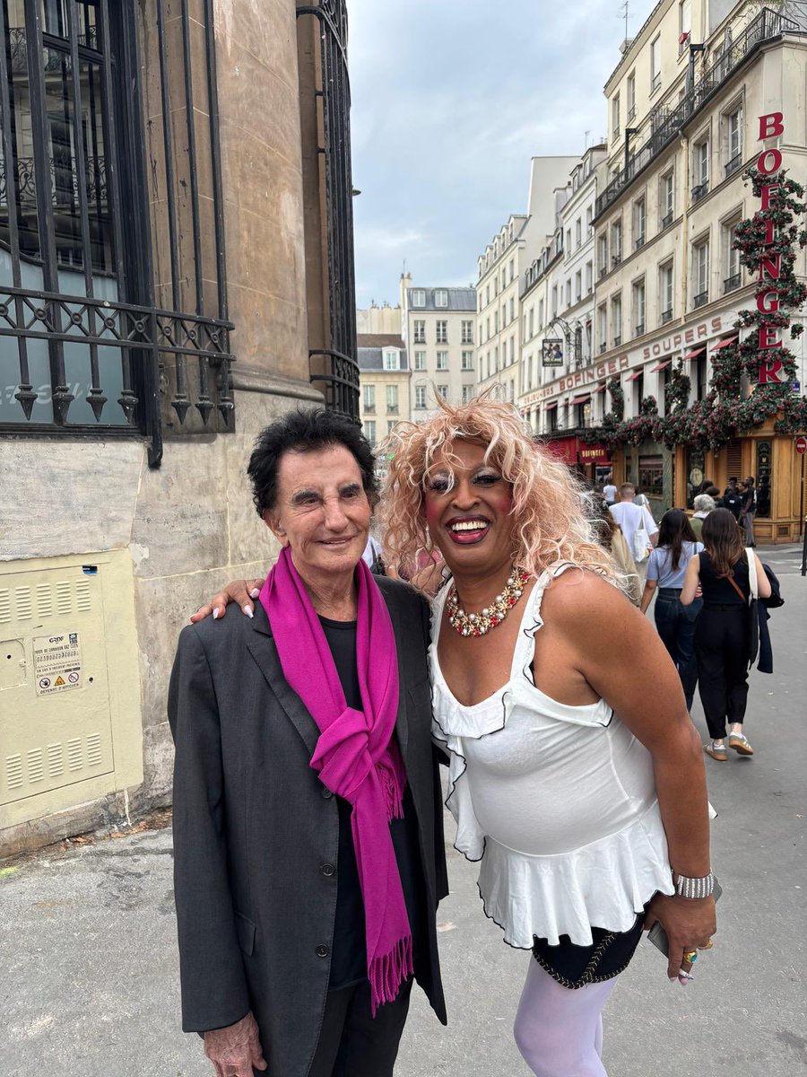 jack_lang's tweet photo. Fidèle parmi les fidèles de la Marche des fiertés depuis ses débuts, je la retrouve chaque année plus vivante, plus colorée, plus combative. Je pense à celles et ceux qui, en Iran, au Sénégal et ailleurs, sont encore persécutés, emprisonnés, parfois mis à mort.

Jack Lang

#Pride https://t.co/f1bzWzuyGP