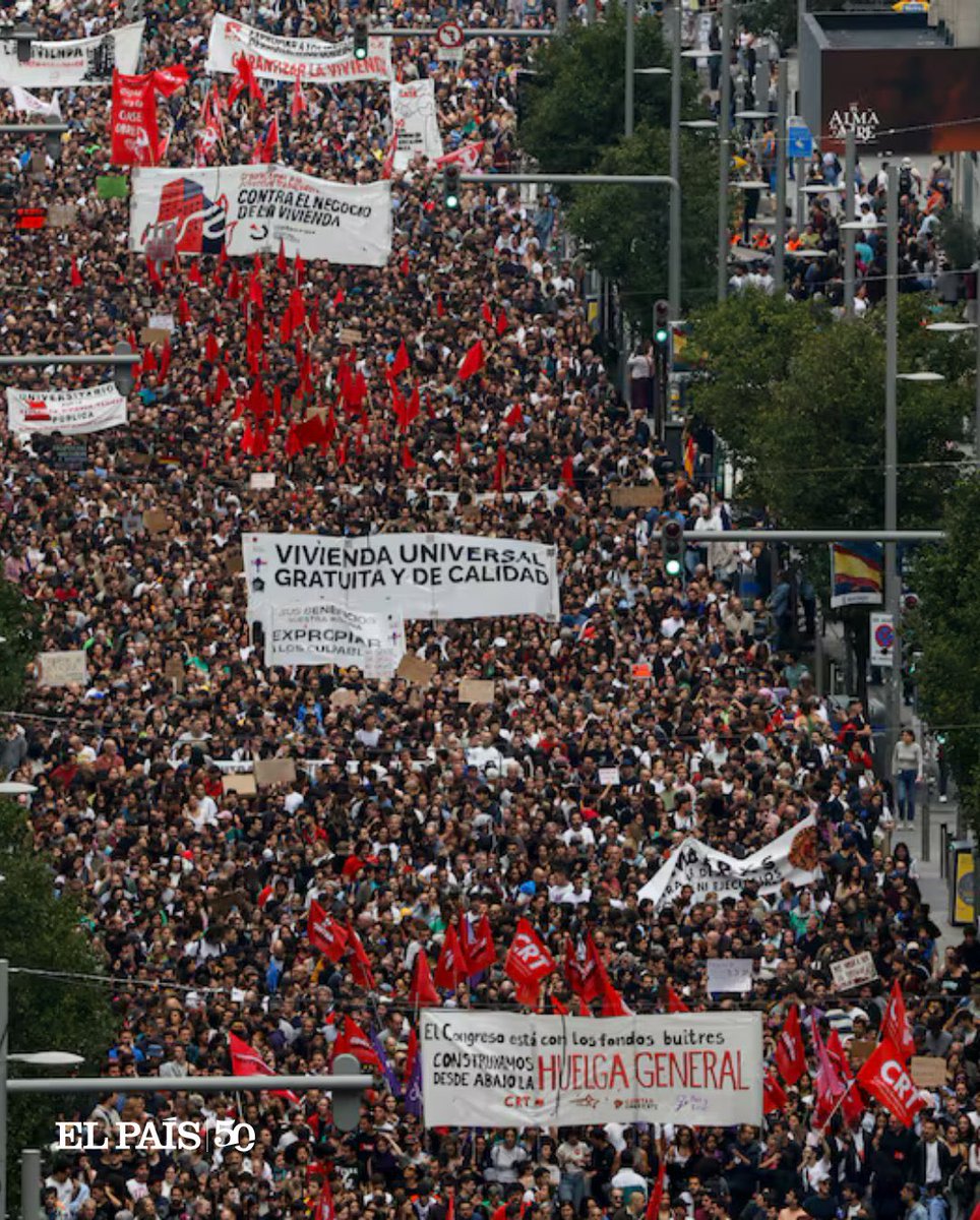 Carlos_astu_'s tweet photo. Impresionante esta foto de @el_pais.

Sin duda, hemos vuelto a recuperar las calles. https://t.co/GEbRoEcrdX