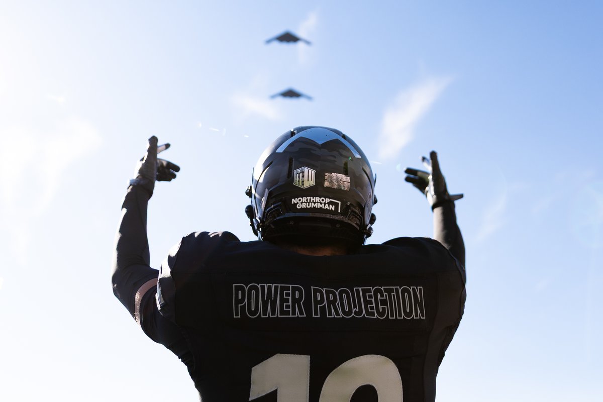 af_academy's tweet photo. ⚡ 𝗔𝗶𝗿 𝗙𝗼𝗿𝗰𝗲 𝘃𝘀. 𝗡𝗮𝘃𝘆 ⚓

The rivalry is heating up at Falcon Stadium.

One half down. One more to sink Navy. 🏈

#USAFA #GoFalcons #SinkNavy #CollageGameDay #FlyFightWin

@AFGlobalStrike https://t.co/ctmhXcy1Kd