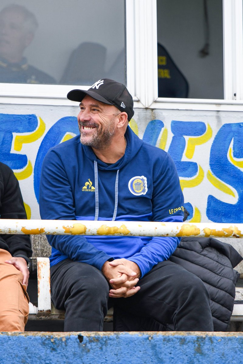 RosarioCentral's tweet photo. 🇺🇦⚽️ #JuvenilesLPF | ¡Jornada Clásica positiva! 🤷🏻

#RosarioCentral sumó 12 unidades (Newell’s, 3) y se mantiene puntero en la tabla general.

🏟️ Predio Ciudad Deportiva
4ta: Rosario Central 0-0 Newell’s
5ta: Rosario Central 2-1 Newell’s (Stagnari y Pavoni)
6ta: Rosario Central 3-0 Newell’s (Ríos, Riotort y Martínez) 

🏟️ Predio Bella Vista
7ma: Newell’s 2-2 Rosario Central (Moreyra y Grando)
8va: Newell’s 0-2 Central (Billordo y Sosa)
9na: Newell’s 0-0 Rosario Central

#VamosLosPibes 🇺🇦💪🏼