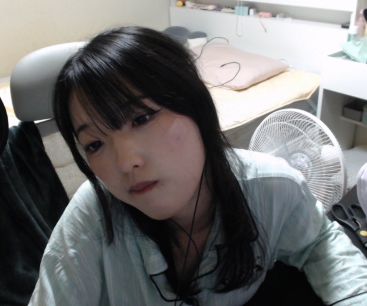 shiryusiru's tweet photo. 이 사람 게임하는동안
이 표정이 디폴트값임
맨날 표정 안좋음 근데 게임은 해야함 https://t.co/hgeSW8Ai8X