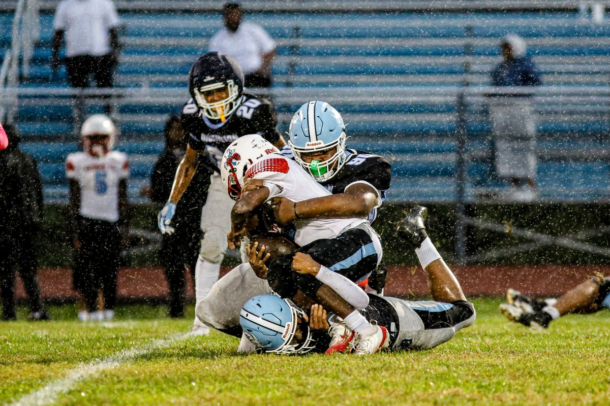 MrStrictlyGP's tweet photo. Dickinson downs Early College 26-0

 #delhs https://t.co/UXRbOtj32N