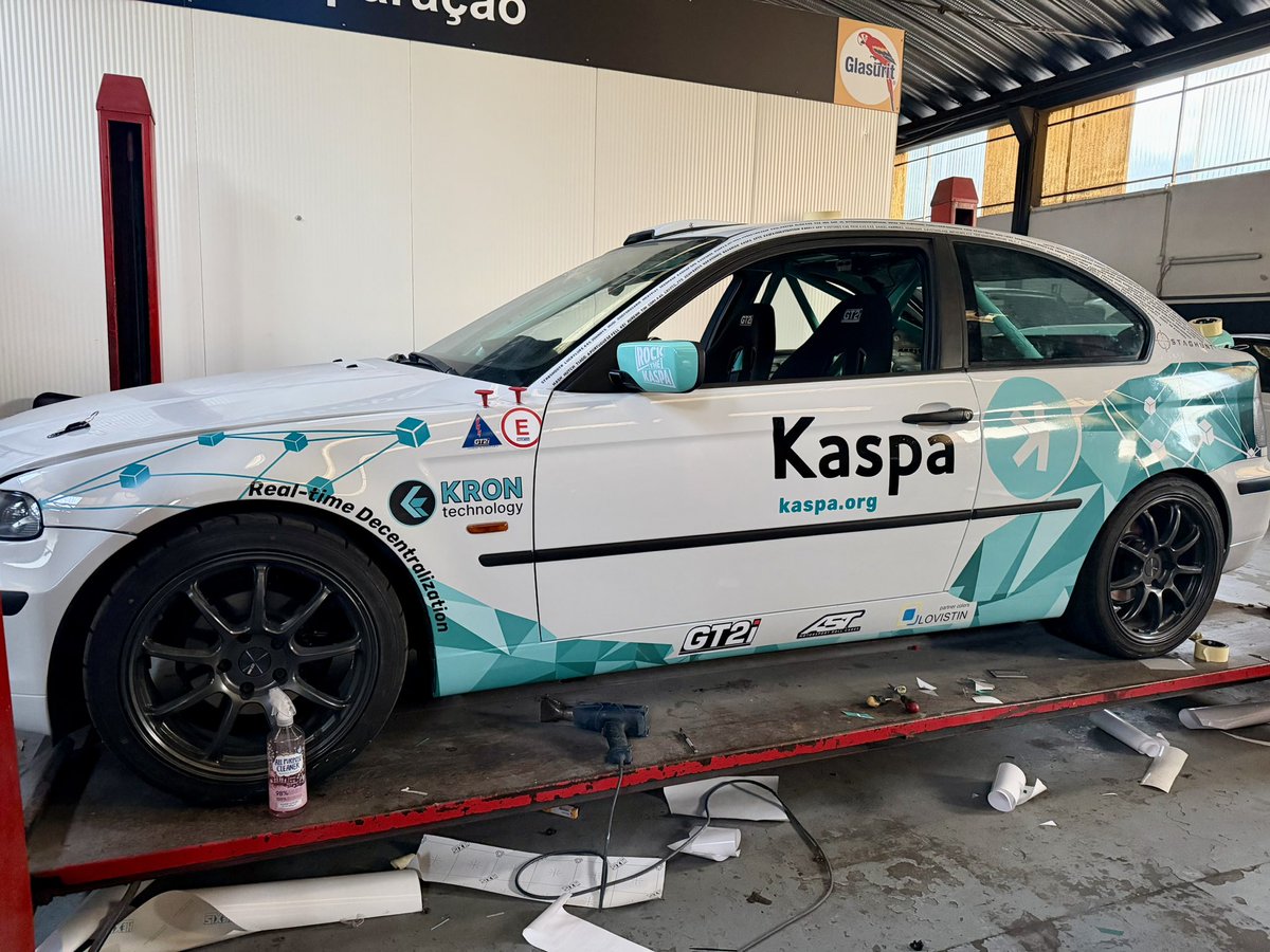 ExTriage's tweet photo. Haha, I’d rather grind or weld than apply stickers 😅😅😅 

The left side is almost finished! Big hugs, see you tomorrow, Kaspians! 💪🏁

https://t.co/JHLaBky8HC https://t.co/ho1IxxN05O