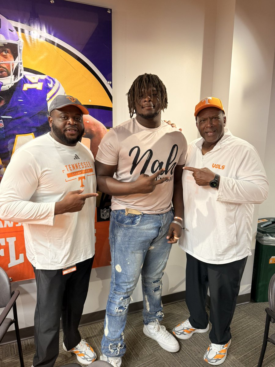 markaka56's tweet photo. Glad to be in #Rockytop @Vol_Football @BSonnone @ChadSimmons_ @TomLoy247 @Imtherealchad1 @ToombsFootball1 @milesrobinsonjr https://t.co/lyKgp27gI8