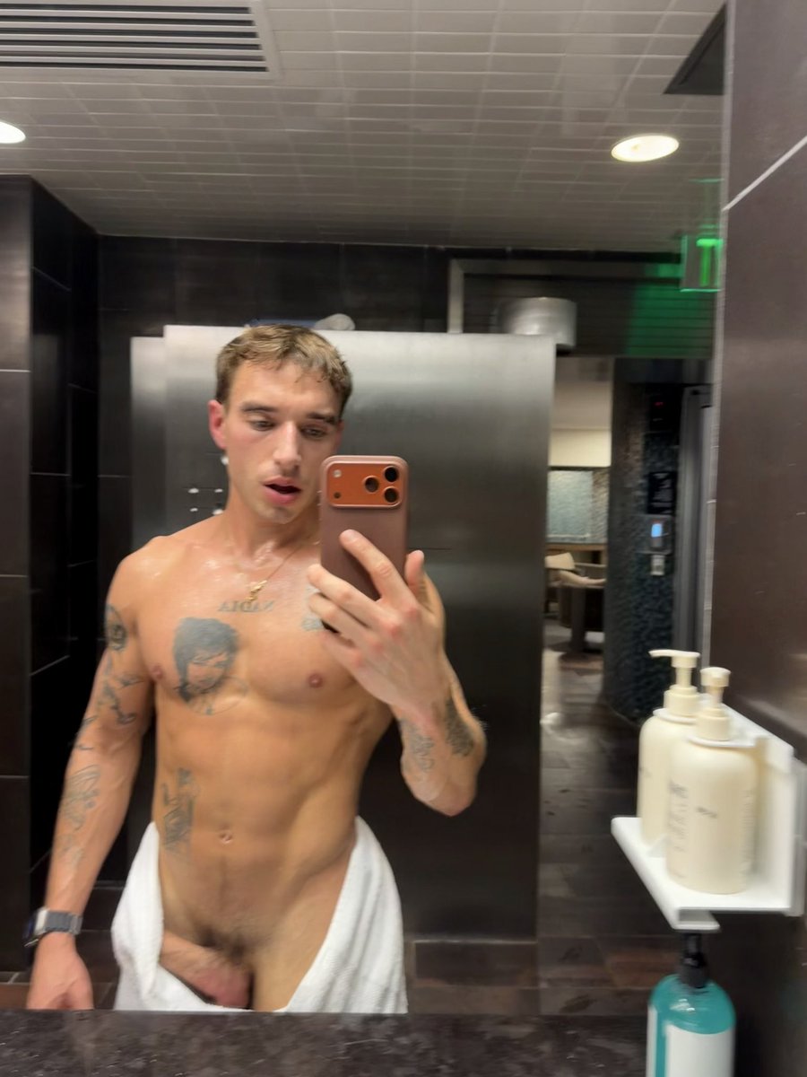 jxlh01's tweet photo. Really really sweaty https://t.co/ekeFNxzP9Q