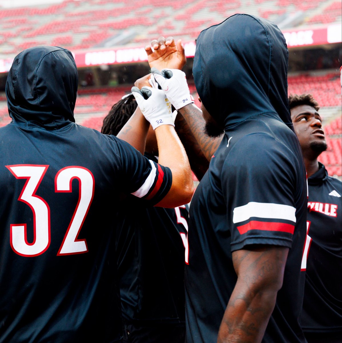 LouisvilleFB's tweet photo. Locked in 🔒

#GoCards https://t.co/tikOWz6Als