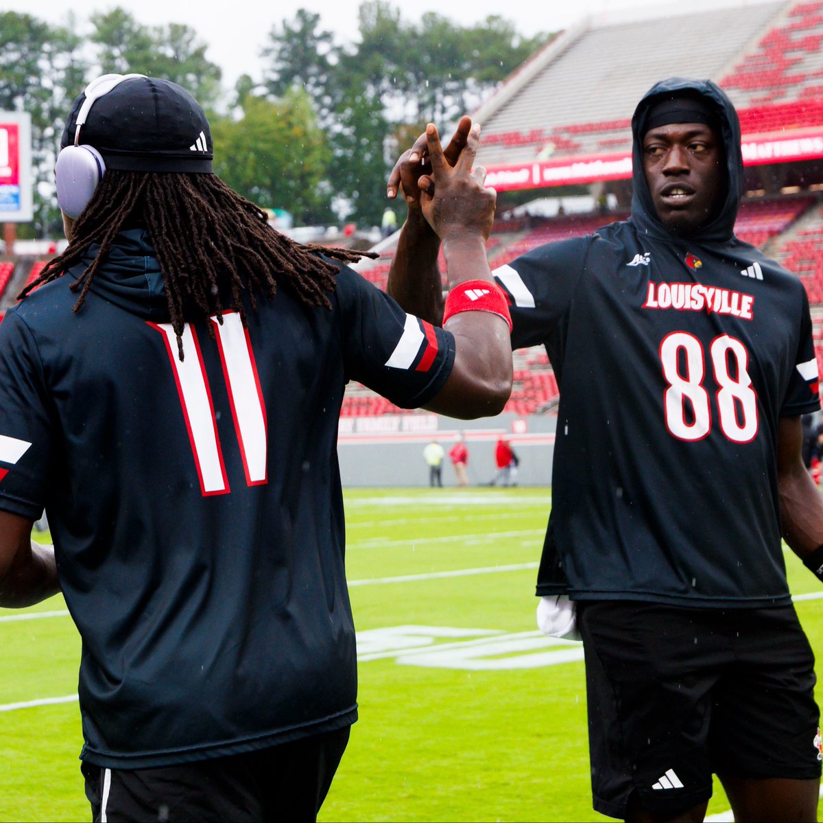LouisvilleFB's tweet photo. Locked in 🔒

#GoCards https://t.co/tikOWz6Als