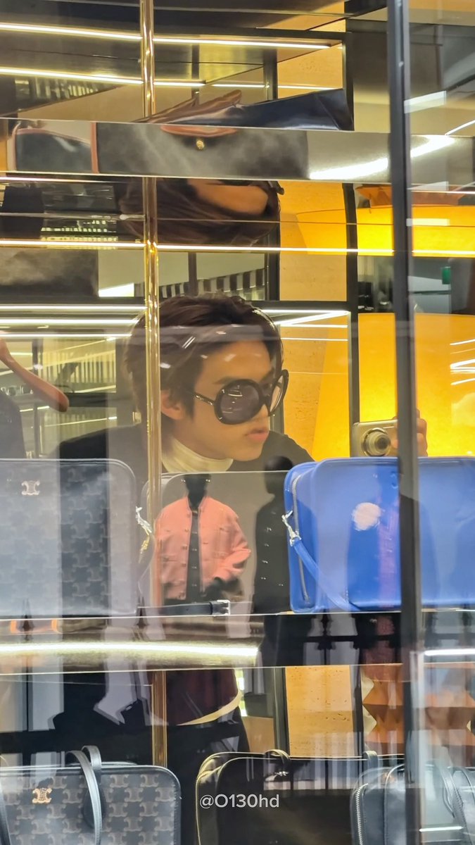 O130hd's tweet photo. 사진 안올려주면 무슨무슨법으로 잡혀간대 그러니까 꼬옥 올려주기 김사이 소원🥹 #도훈 https://t.co/mcfSXtAlwZ