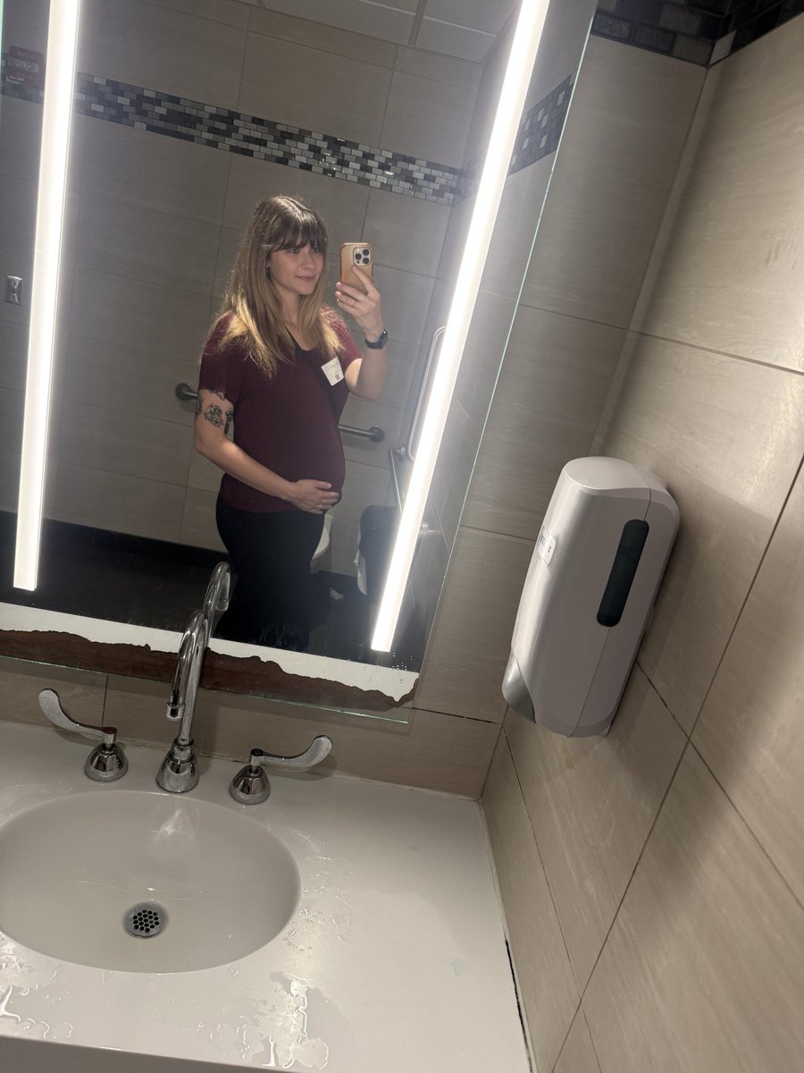 julesbass7's tweet photo. Hey twitter, it’s been a minute. This is what I’m looking like lately- halfway there at (just about) 20 weeks pregnant. This is what my baby is looking like at roughly 10 oz inside my belly 🥹 https://t.co/7CEkqzuAaT