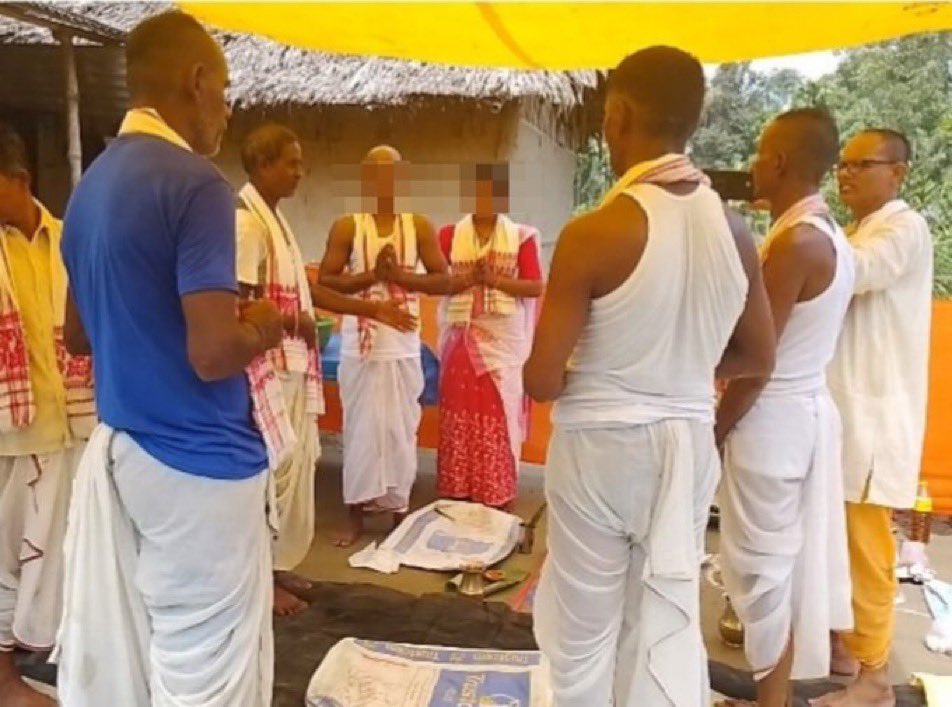 swati_gs's tweet photo. Soon after a tribal couple returned to Vedic Sanatana Dharma in Assam’s Lakhimpur after two generations, their relatives barred them from entering their house 

Homeless, the couple was embraced by Hindu tribal samaj who provided them land to build their house

However the couple lacked money

𝐖𝐞 @𝐬𝐞𝐰𝐚𝐧𝐲𝐚𝐲𝐚 𝐩𝐫𝐨𝐦𝐩𝐭𝐥𝐲 𝐞𝐱𝐭𝐞𝐧𝐝𝐞𝐝 𝐟𝐢𝐧𝐚𝐧𝐜𝐢𝐚𝐥 𝐬𝐮𝐩𝐩𝐨𝐫𝐭. 𝐖𝐞 𝐚𝐫𝐞 𝐠𝐥𝐚𝐝 𝐰𝐞 𝐜𝐨𝐮𝐥𝐝 𝐝𝐨 𝐭𝐡𝐢𝐬

This case is enough to tell you the ground reality: many wish to return to Vedic roots, altering the decisions their parents or grandparents took about religious conversion either under duress or brainwashing or inducements

The new generation - Gen Z - wants to leave the tight hold of pastors

But this work requires funds. Those who return often need rehabilitation because the hold of conversion mafia over entire villages and belts is still immense

You may contribute to our dedicated fund for identity reclamation to see many such stories: https://t.co/WsATZo3Y8f

@LegalLro @SanjeevSanskrit