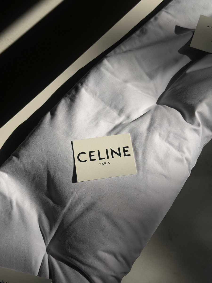 kasibook's tweet photo. Lost in the moments 

@Celine
#CELINE
#CelineEte2027 https://t.co/G0gUTQEM9e