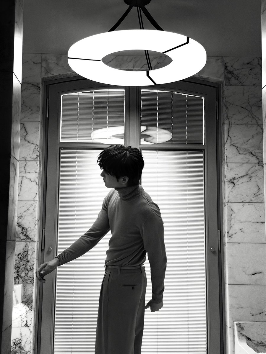 kasibook's tweet photo. Lost in the moments 

@Celine
#CELINE
#CelineEte2027 https://t.co/G0gUTQEM9e
