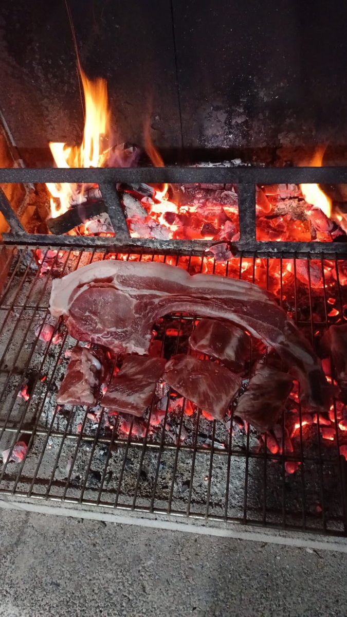aleandrofagioli's tweet photo. Saturday evening
#dinnertime #picture
#positivity #3ott https://t.co/7TZJBSdrjW