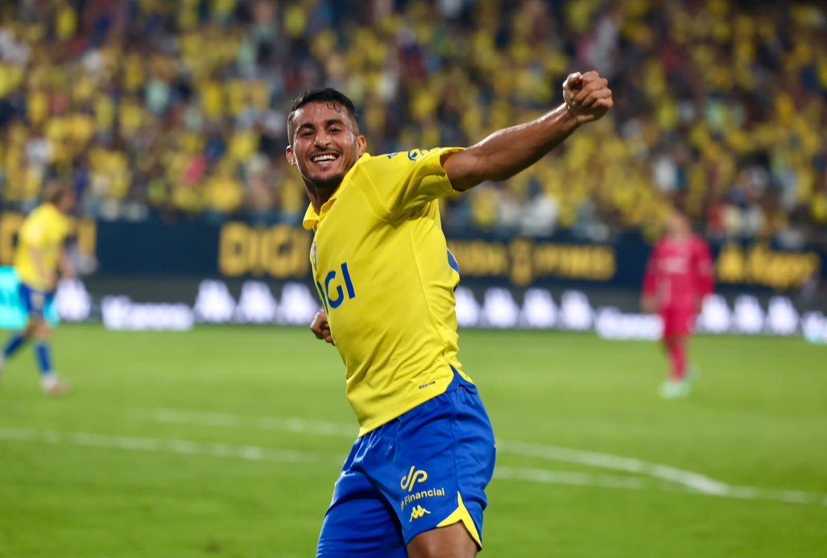 CarlosSacalugaa's tweet photo. Aïmen Moueffek el “Zidane de la Viña”

Debut con gol y asistencia. https://t.co/Z3ftvRCLM2