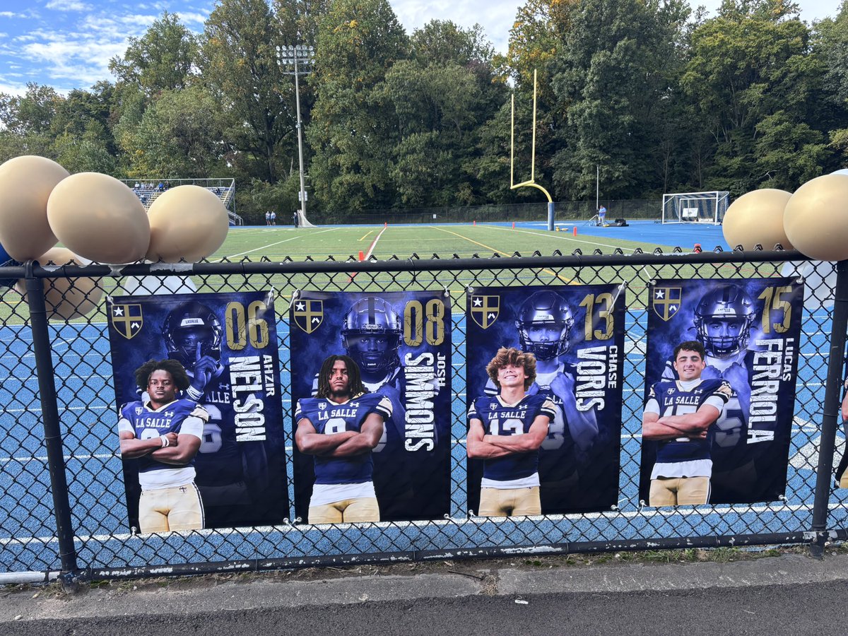 LaSalle_Sports's tweet photo. On senior day, @LaSalleFball defeats Father Judge.

Congratulations and thank you to our seniors! https://t.co/Es3BOlmHEv