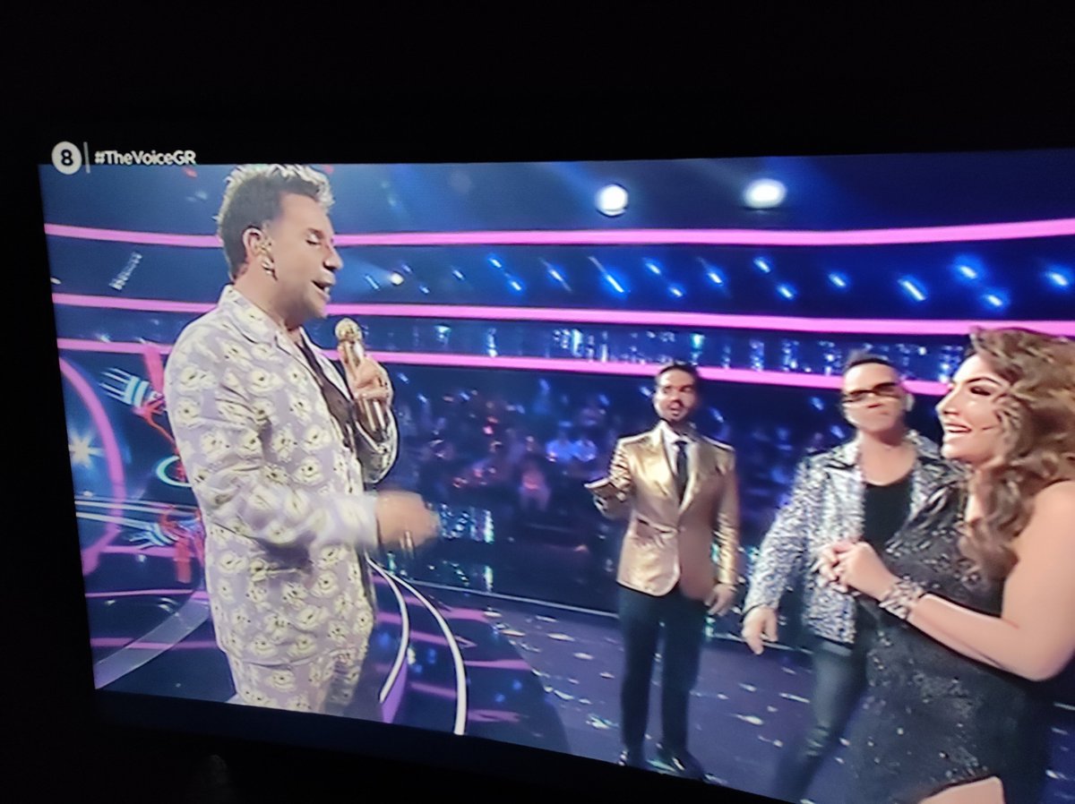 XRYSOYLA's tweet photo. Γύρνα πίσω Μαζώ γύρνα.
#thevoicegr https://t.co/zlYCpaHqen