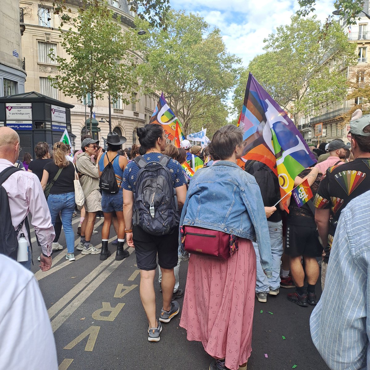 BenjaminMallo's tweet photo. A la marche des Fiertés aujourd'hui pour un monde meilleur demain 🌈 #MarcheDesFiertés #Pride https://t.co/b3yQYmsnCe