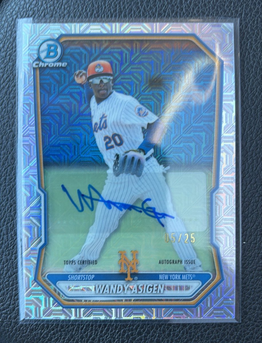 pfistcards's tweet photo. MASSIVE PULL OUT OF BOWMAN CHROME https://t.co/mBtdPerjWI