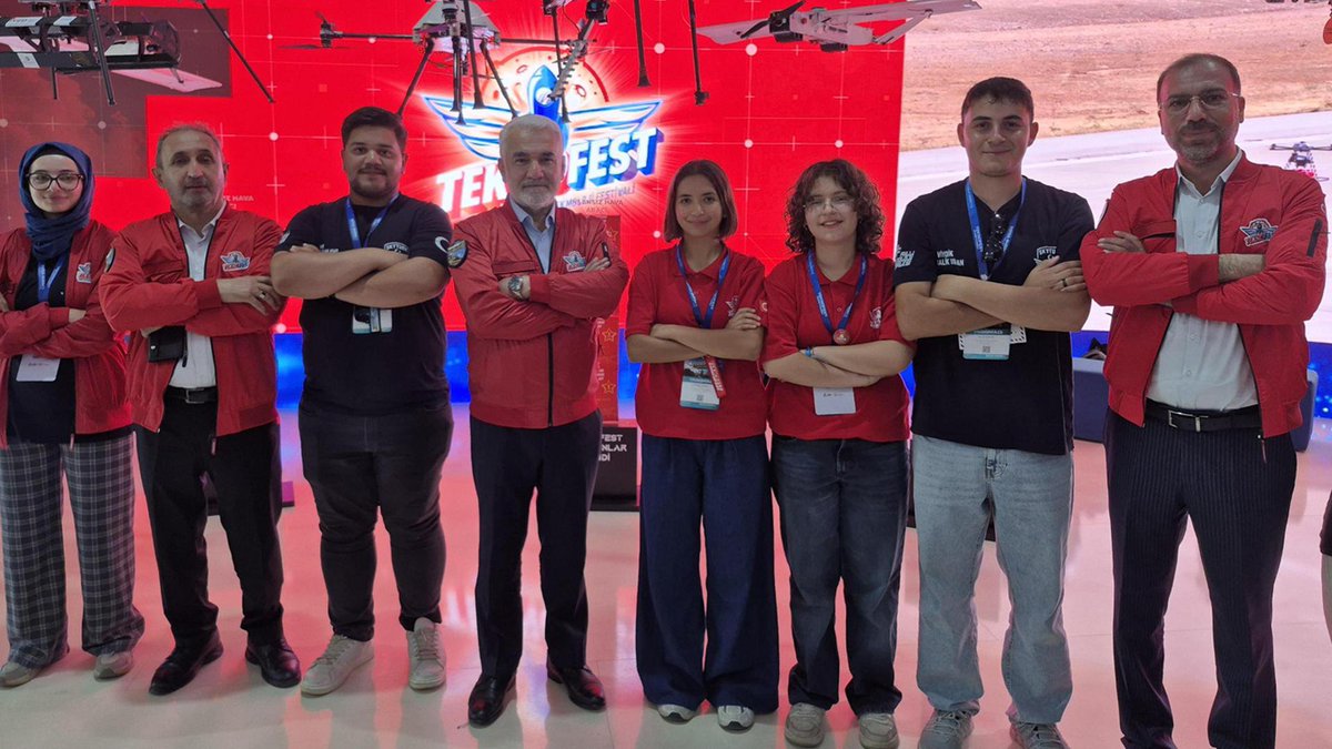klasdurus06's tweet photo. 🔴HÜDA PAR Lideri Zekeriya Yapıcıoğlu, Şanlıurfa'da TEKNOFEST'i ziyaret etti.

Vatandaşların Yapıcıoğlu'na yoğun ilgisi dikkatlerden kaçmadı. https://t.co/40H2nO9Drk