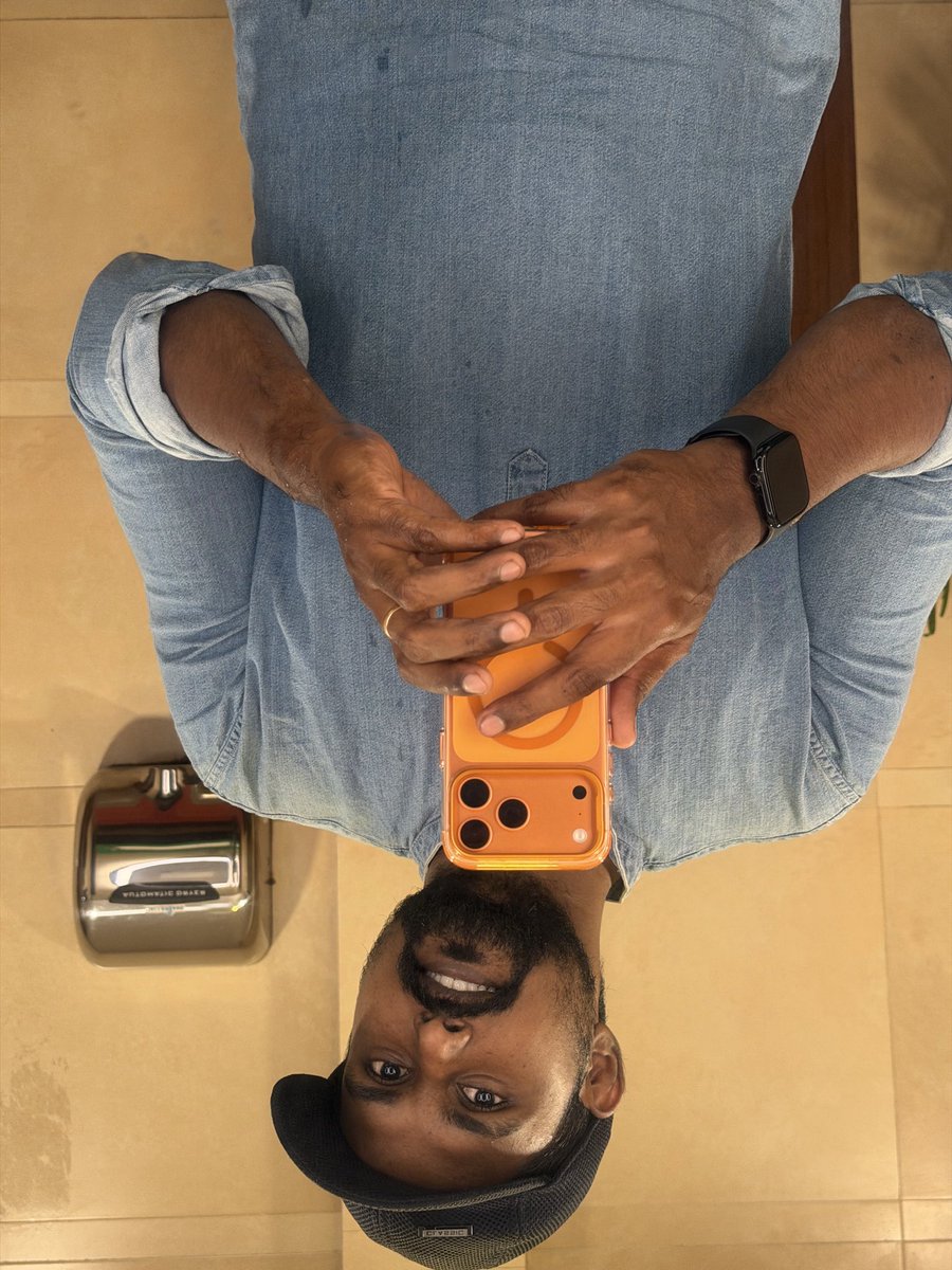 SurasreshSp's tweet photo. @techsatire New phone new bug https://t.co/o3uputAHDb