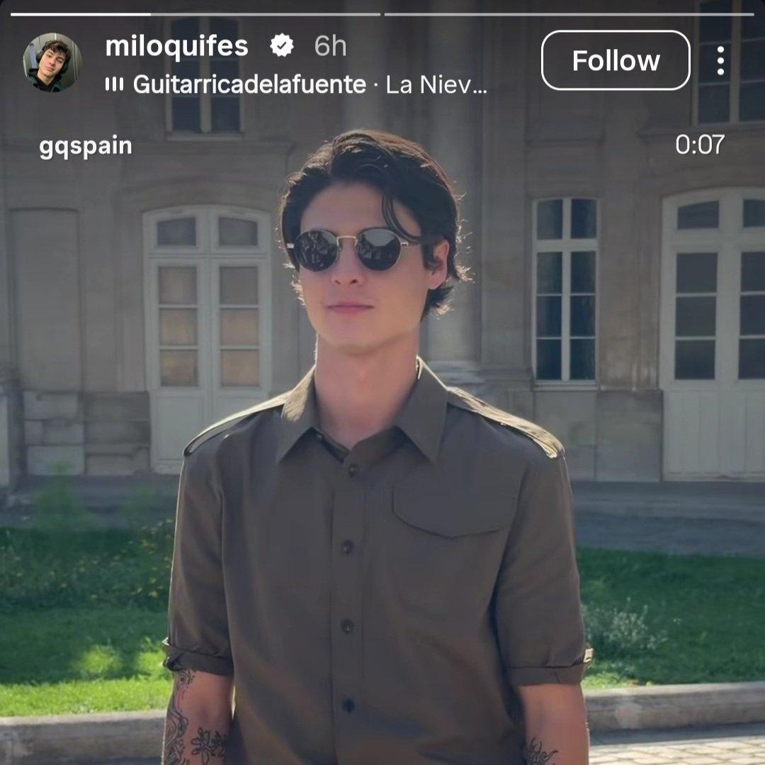 spillthe_t3a's tweet photo. ทราบแล้วว่าเมาท์กับใคร 🤣 คนที่นั่งข้างน้องบุ๊คคือ คุณ Milo Quifes นักแสดงชาวสเปน 

BOOK X CELINE PFW27
#BookKasidet
#Celine #CelineEte2027
#MichaelRider #Kasibook https://t.co/uNYpmvteXM
