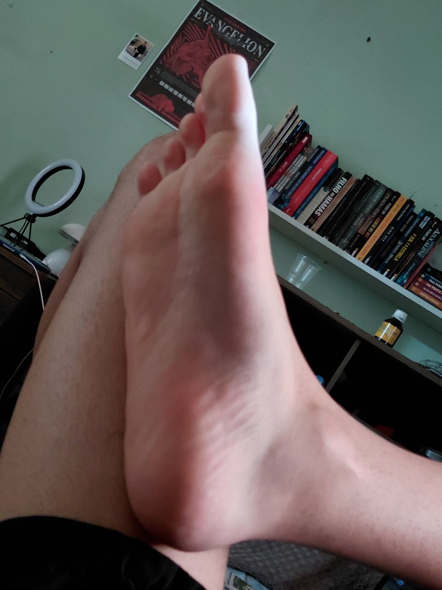 feetmb876's tweet photo. Queria algum subzinho lambendo. https://t.co/S7wwImZbMN