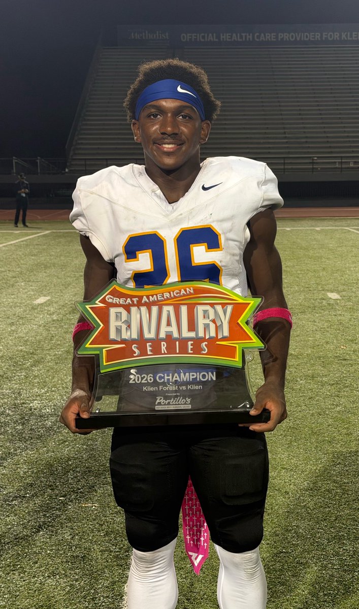 SrDyShon's tweet photo. HUGE Thanks to @AmericanRivalry &amp; @portilloshotdog for Awarding @JrDyshon its Scholarship Athlete Award last night. https://t.co/8ykZdrese6
